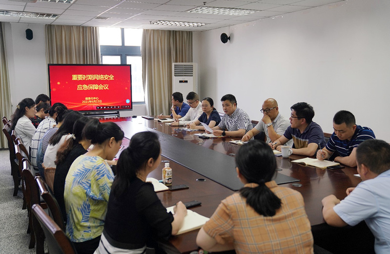 (陈益均/文 顾新忠/摄)中心相关负责人,网络安全应急响应小组全体