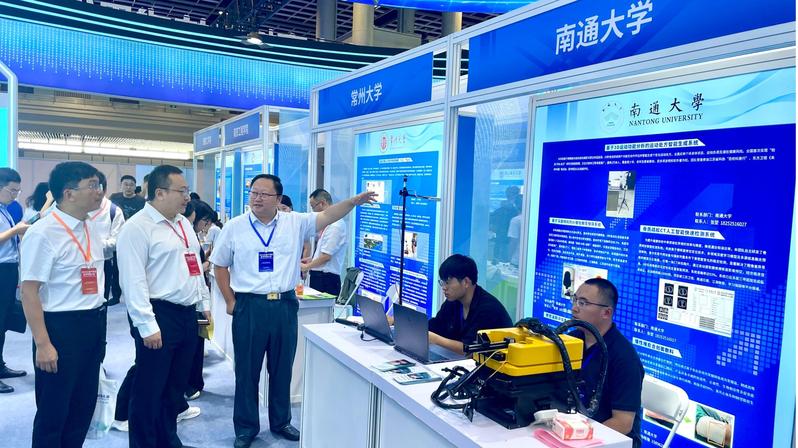 我校科研成果亮相江苏省产学研合作对接大会