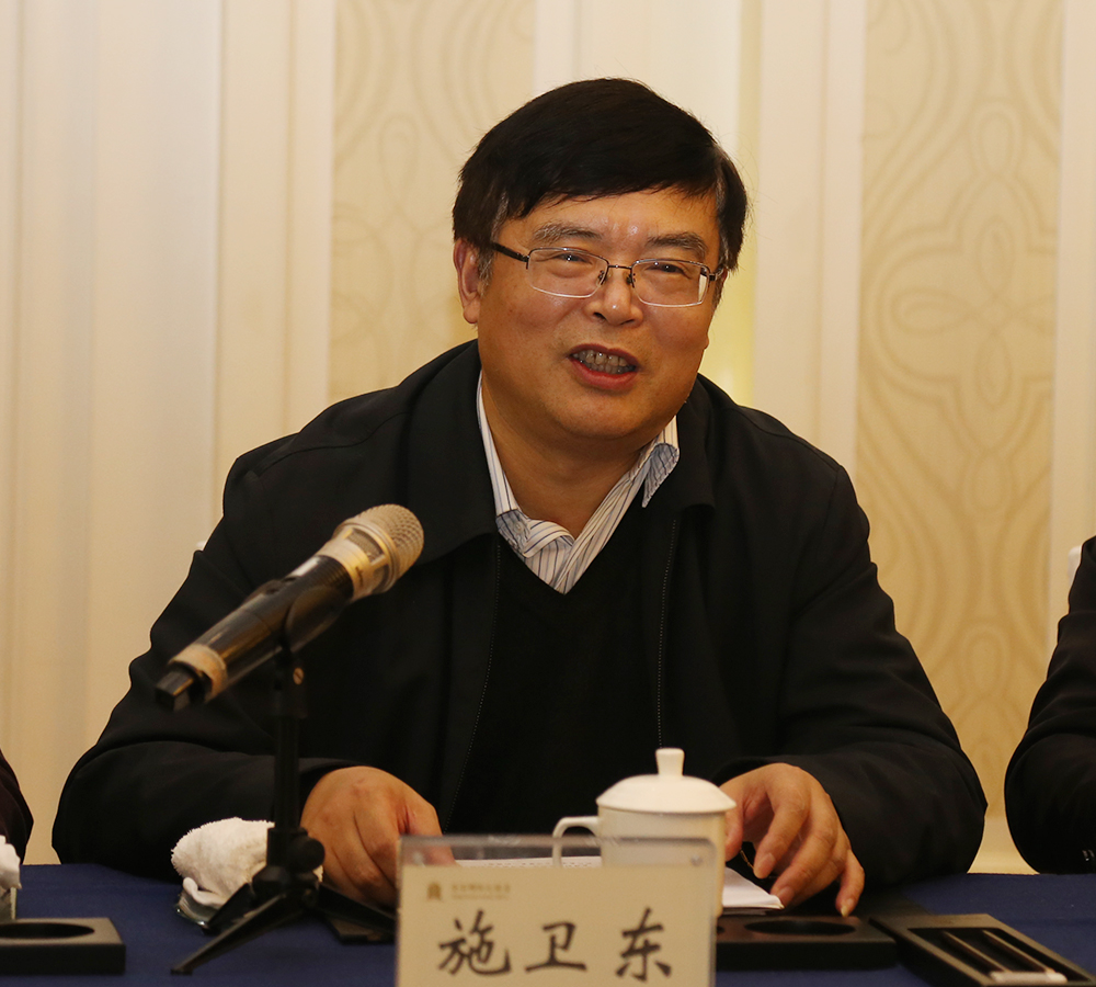 副校长董正超主持会议.
